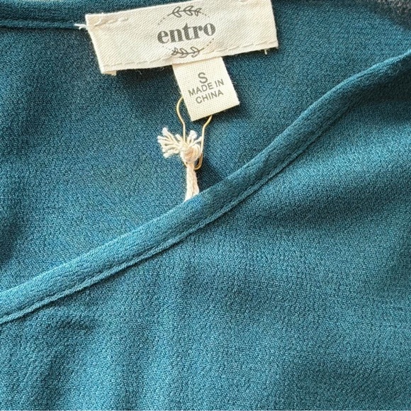 Lace Inlet Detail Top - Picture 13 of 16